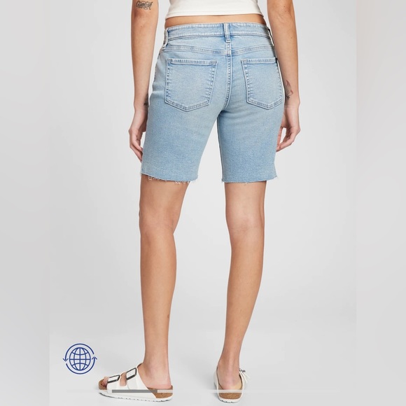 GAP Mid Rise Distressed Denim Bermuda
Shorts with Washwell - Picture 2 of 6